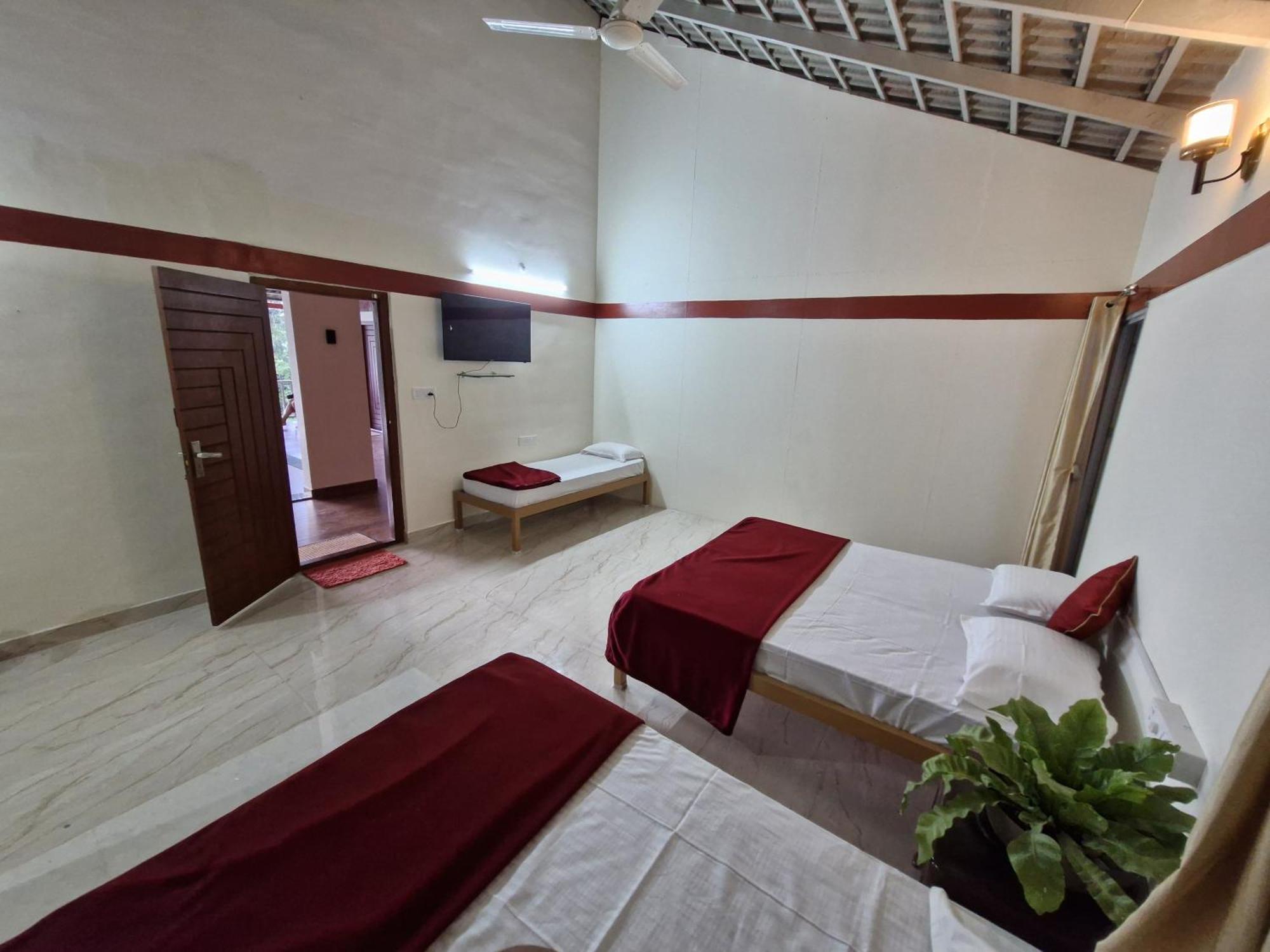 Kattegadde Homestay - Swimming Pool And Rooms With Private Balcony By Dazzle Destinations Chikmagalur