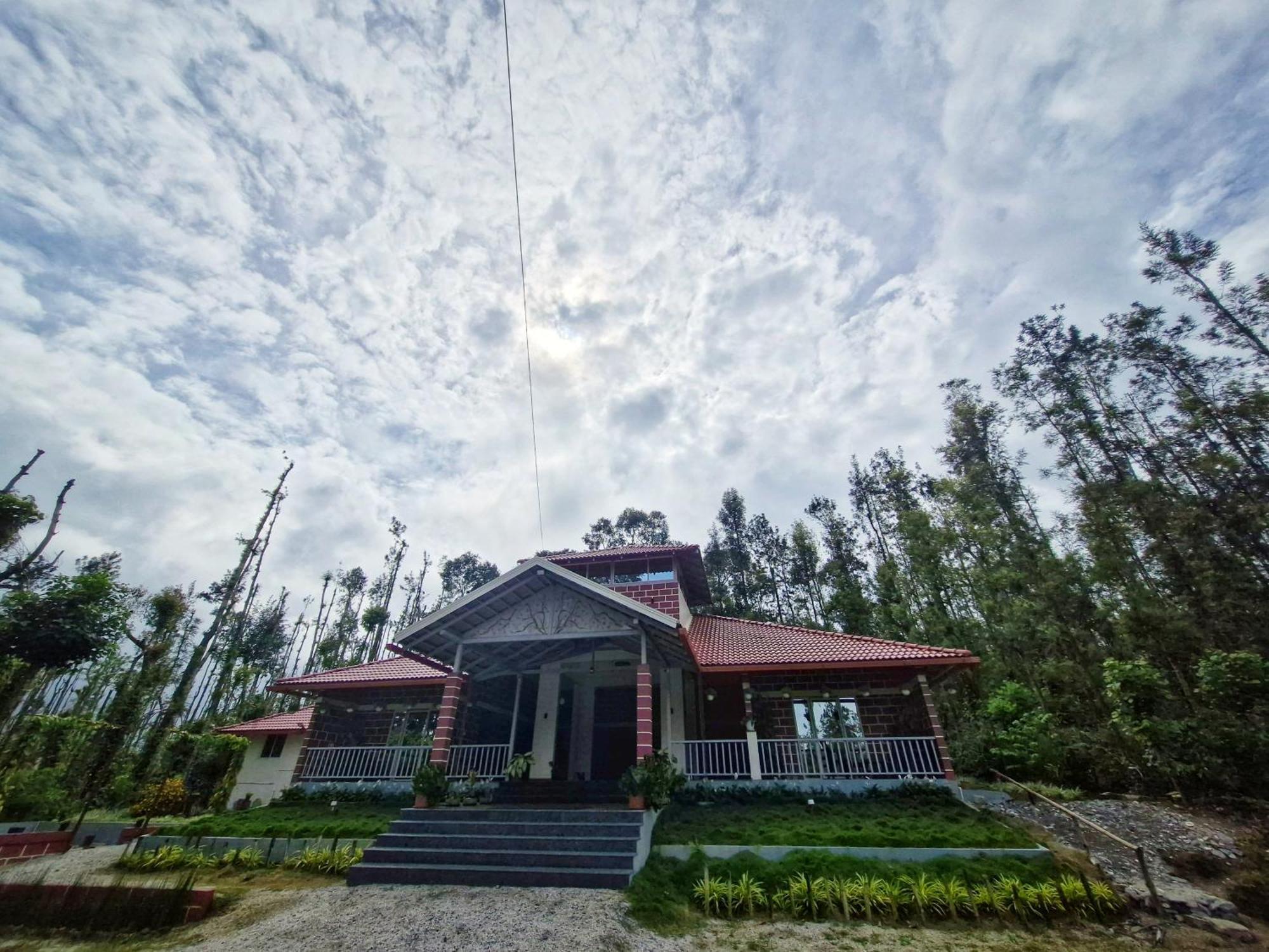 Kattegadde Homestay - Swimming Pool And Rooms With Private Balcony By Dazzle Destinations *