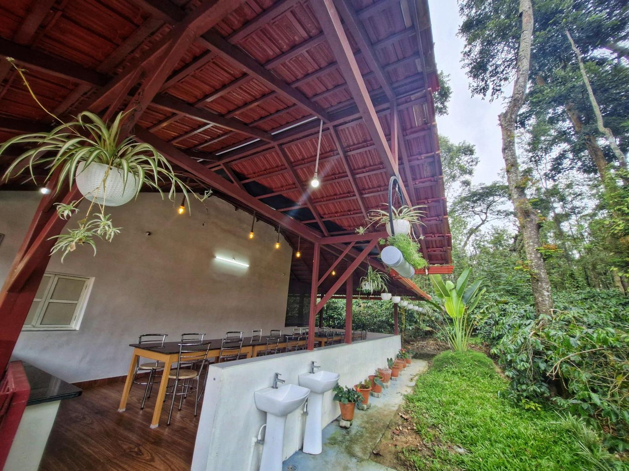 Kattegadde Homestay - Swimming Pool And Rooms With Private Balcony By Dazzle Destinations Chikmagalur